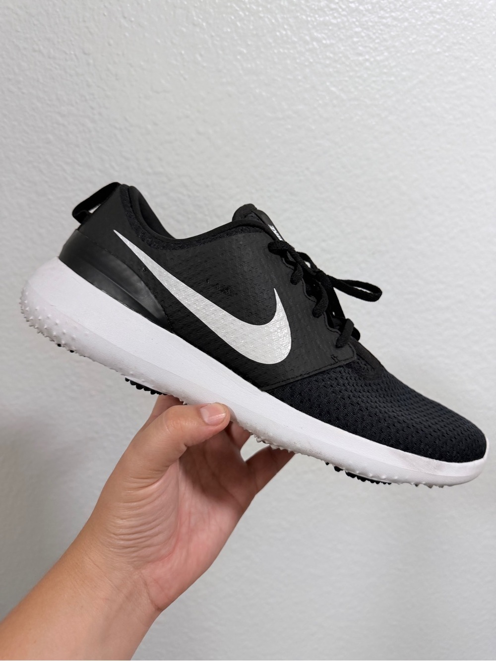 Nike roshe run golf Black and white